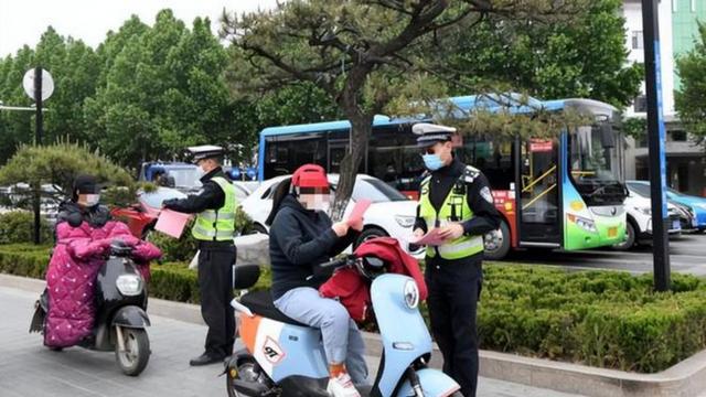 电动车上路有“5不能”新要求别被罚了才知道头号玩家龙八国际网址2025年2月起执行(图2)